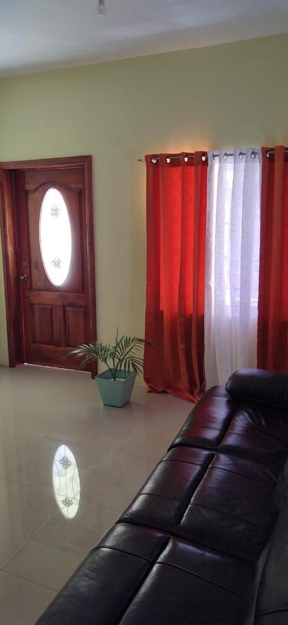 Royal Vybez Vacation Homes Spanish Town Ngoại thất bức ảnh