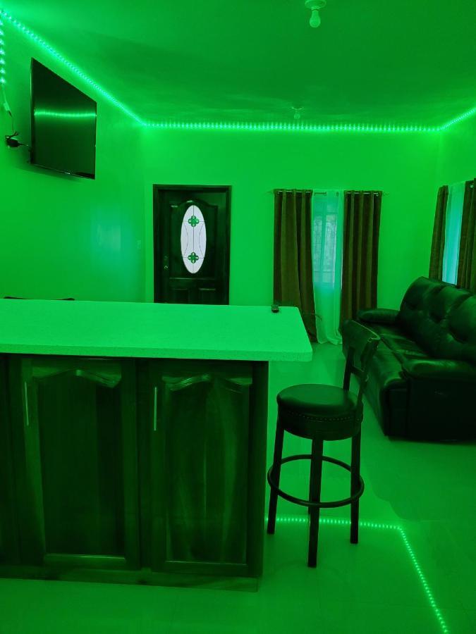 Royal Vybez Vacation Homes Spanish Town Ngoại thất bức ảnh