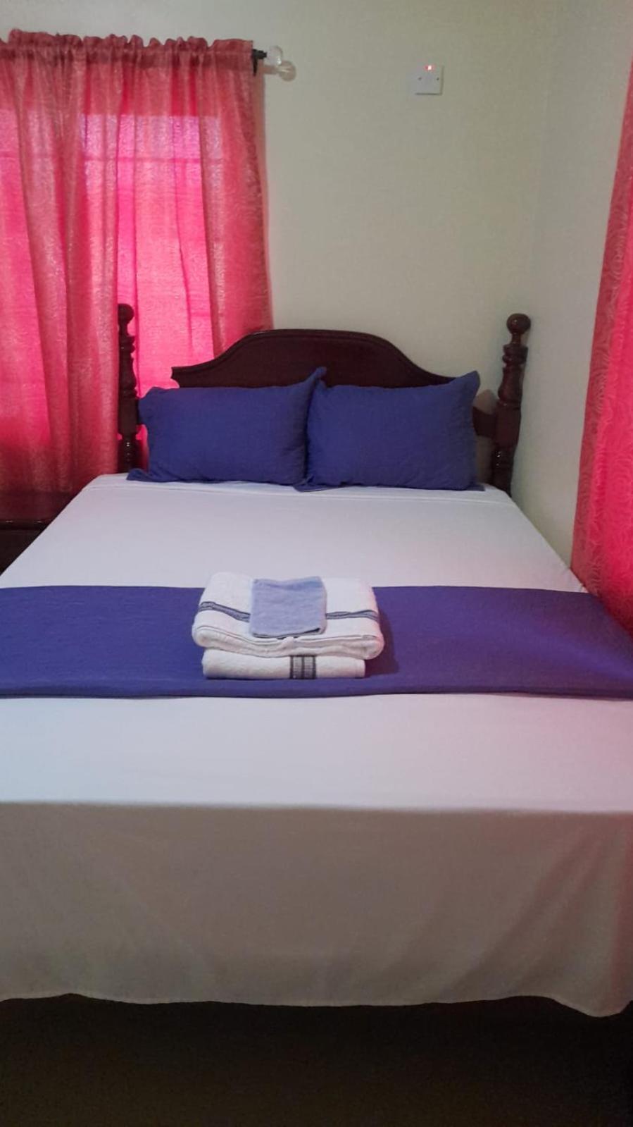 Royal Vybez Vacation Homes Spanish Town Ngoại thất bức ảnh